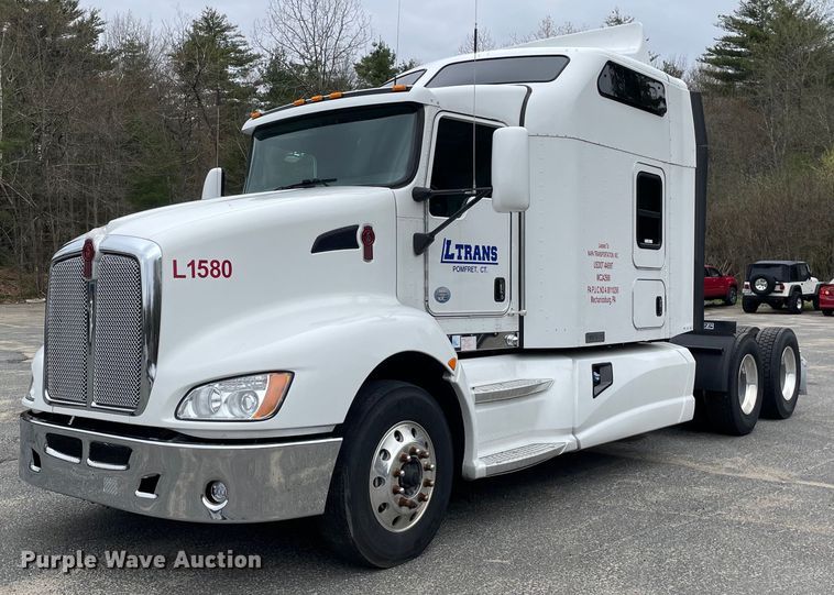 2015 Kenworth  T660 semi truck - OG9910