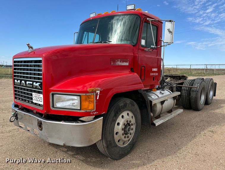 1998 Mack CH Series semi truck - OI9088
