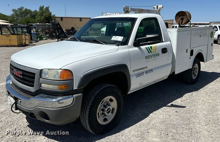 2006 GMC Sierra 2500HD utility bed pickup truck - DK6611