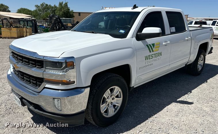 2017 Chevrolet  Silverado 1500 Crew Cab pickup truck - DK6613