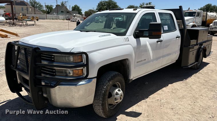 2016 Chevrolet Silverado 3500 HD Crew Cab flatbed pickup truck - DK6633
