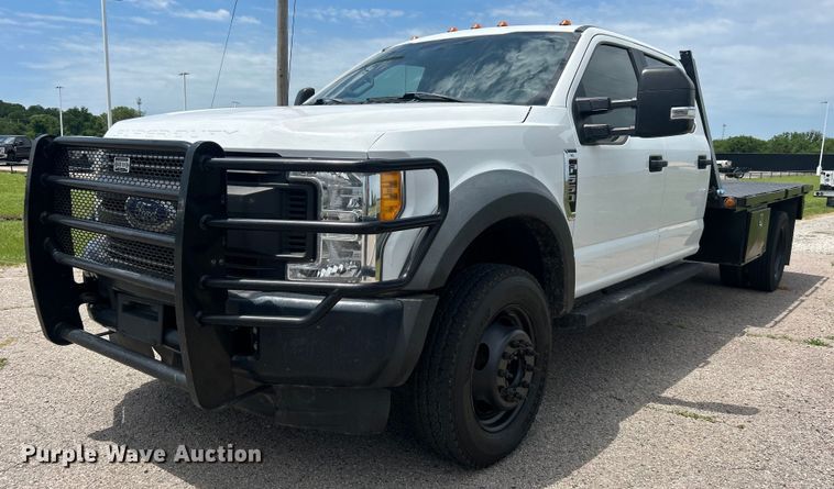 2017 Ford F550 Super Duty flatbed truck - DO6501