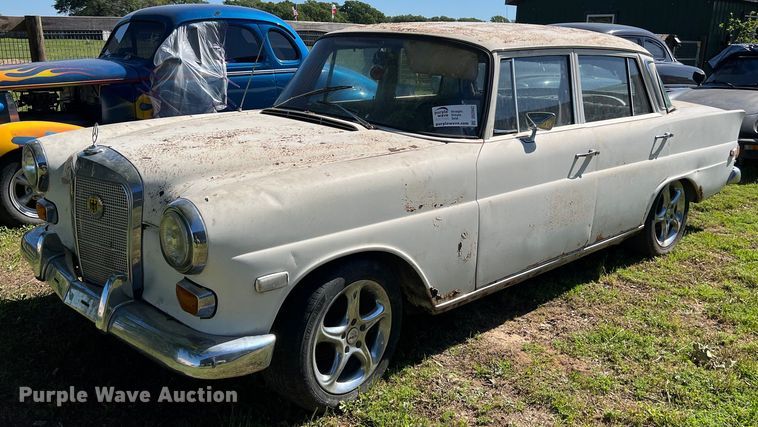 1968 Mercedes Benz  200 Diesel  - DS2942