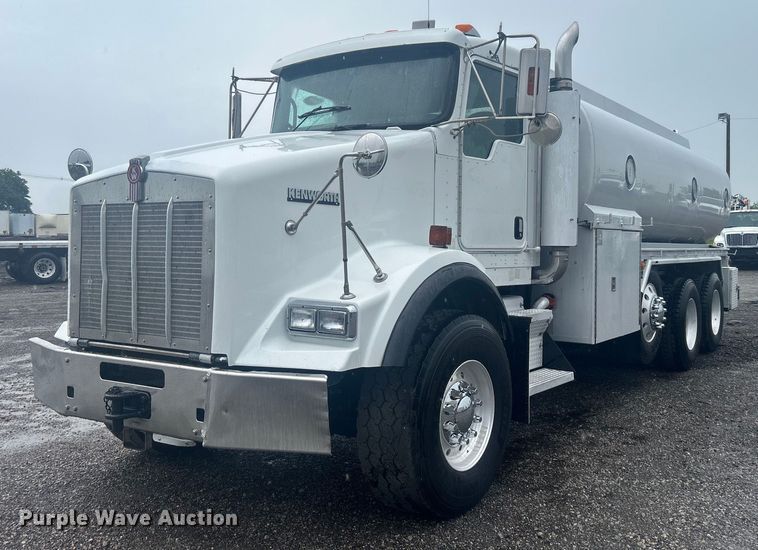 2006 Kenworth T800 fuel truck - EG1578