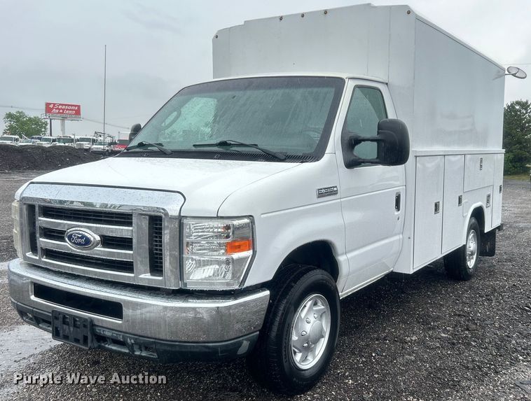 2016 Ford E350 Super Duty utility van - EG1580