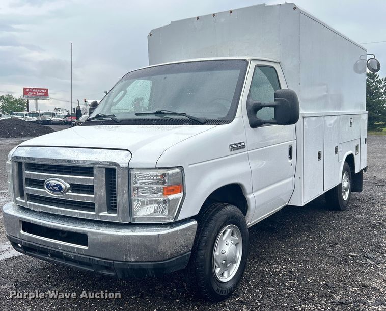 2016 Ford E350 Super Duty utility van - EG1581
