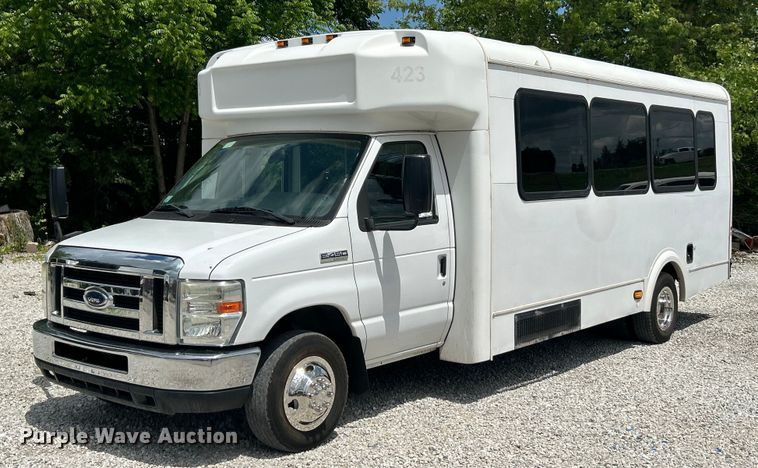 2013 Ford E450 Super Duty shuttle bus - EK4667
