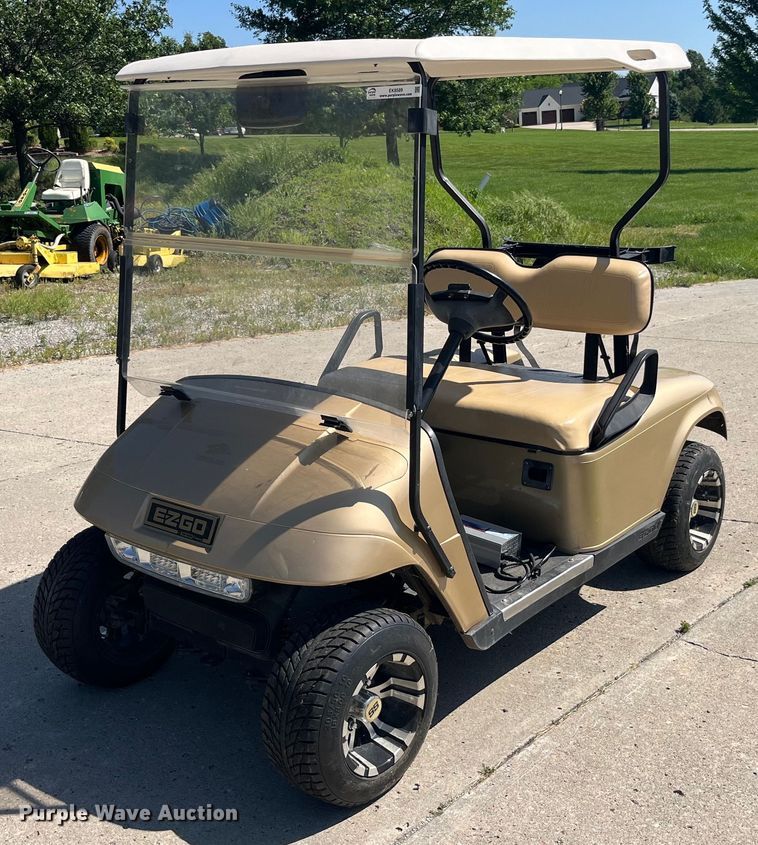 EZGO golf cart - EK8589