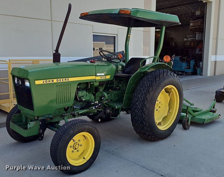 1979 John Deere 950 tractor - IO9932