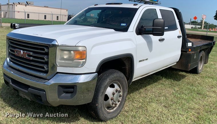 2015 GMC Sierra 3500HD Crew Cab flatbed pickup truck - JT9857