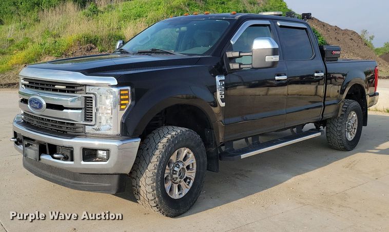 2018 Ford F250 Super Duty XLT Crew Cab pickup truck - KB9059