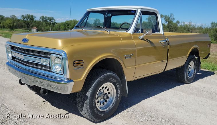 1970 Chevrolet  K10 pickup truck - KB9060