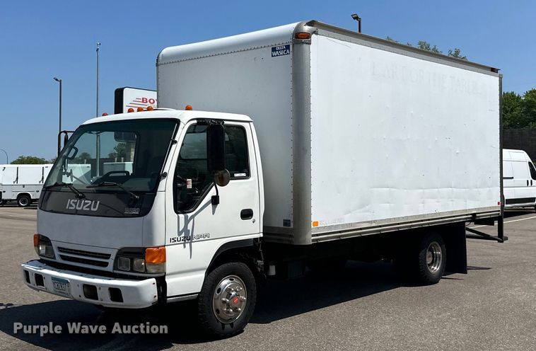 2004 Isuzu  NPR box truck - LR9363