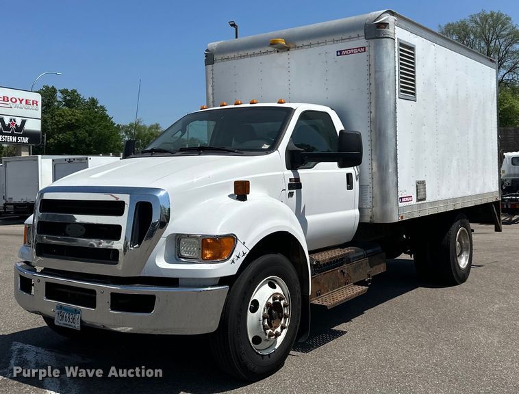 2015 Ford  F650 Super Duty box truck - LR9364