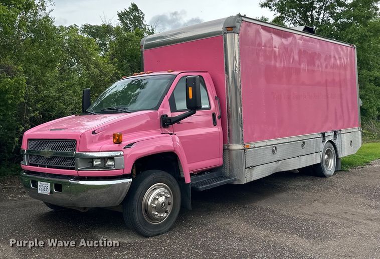 2004 Chevrolet C5500 box truck - LR9365