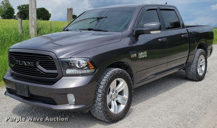 2018 Dodge Ram 1500 Crew Cab pickup truck - MJ9438