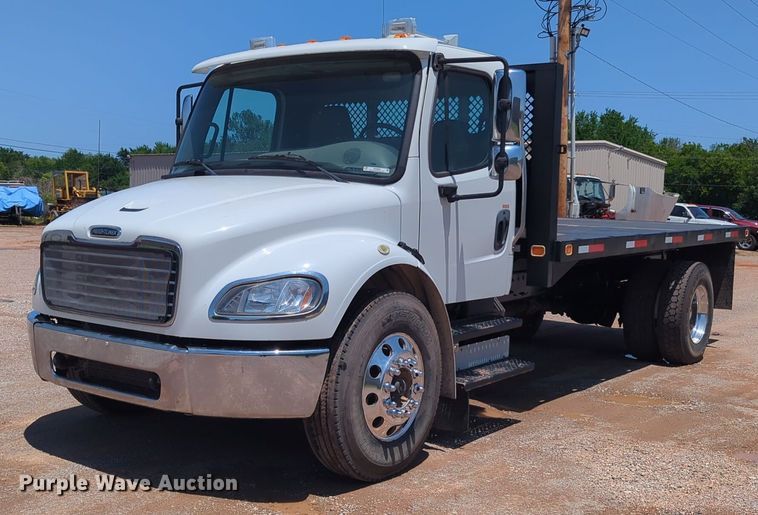 2016 Freightliner flatbed truck - NG9803