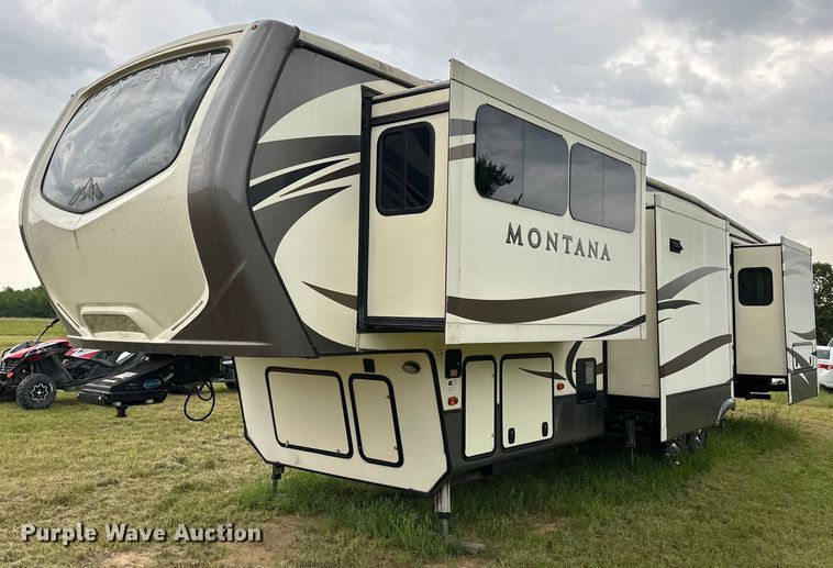 2016 Keystone  Montana 3711FL camper - NR9967