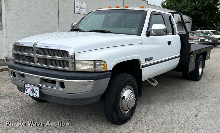 1996 Dodge  Ram 3500 Club Cab flatbed pickup truck - NT9370
