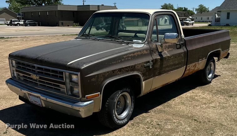 1985 Chevrolet  Silverado C10 pickup truck - OE9228