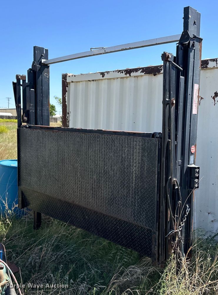 2013 Waltco RGL50 end gate lift - OI9130