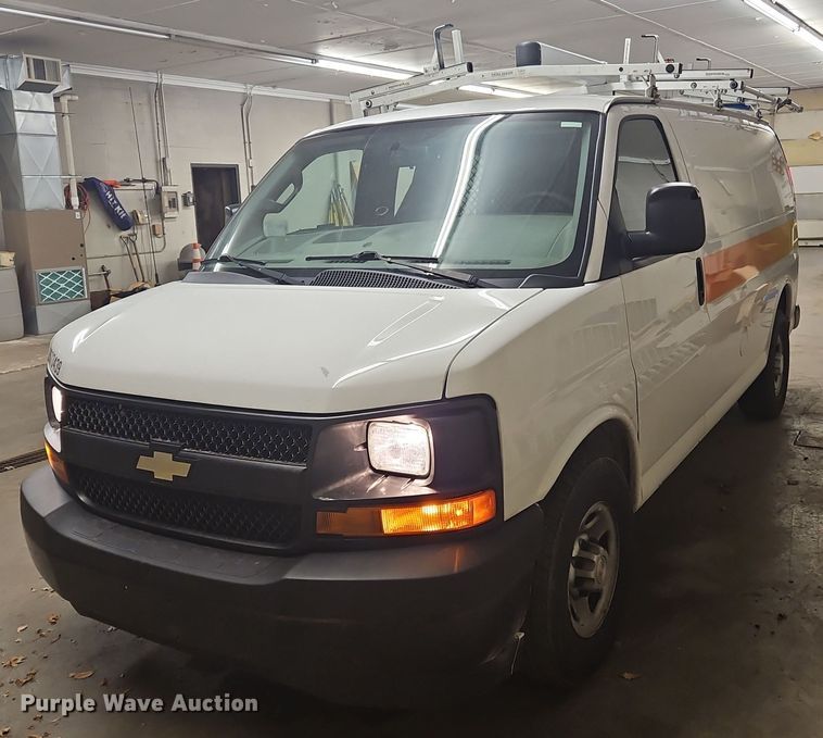 2017 Chevrolet  Express 2500 van - OK9880