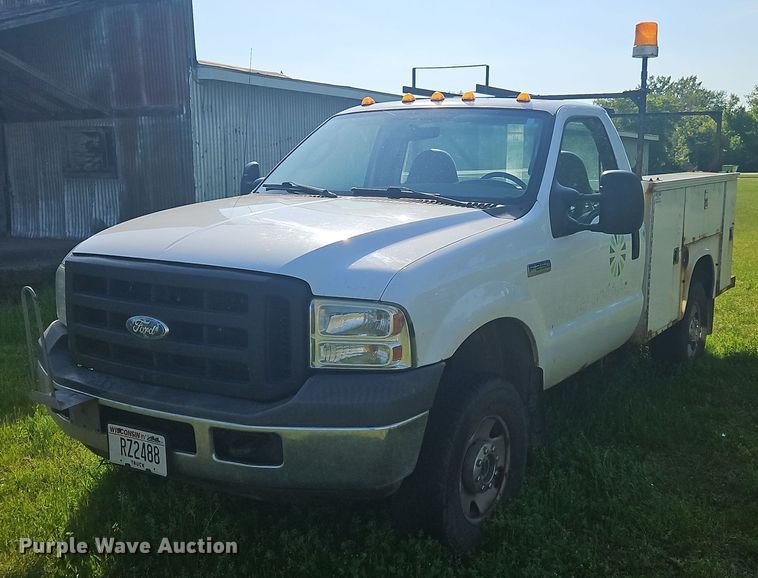 2006 Ford F250 Super Duty XL utility bed pickup truck - OK9888