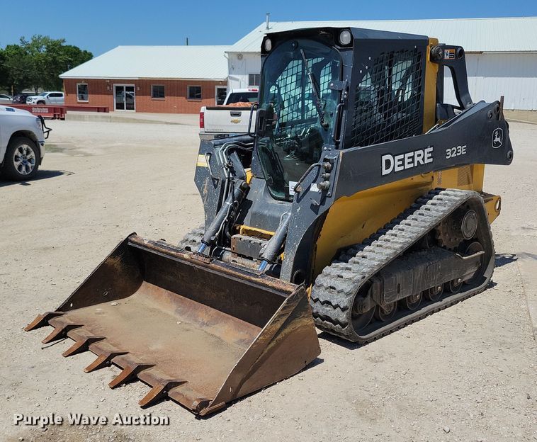 2018 John Deere 323E tracked skid steer loader - DG0618