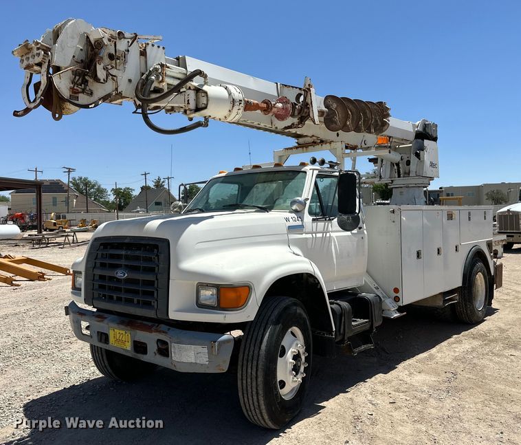 1997 Ford F800 digger derrick truck - DK6629