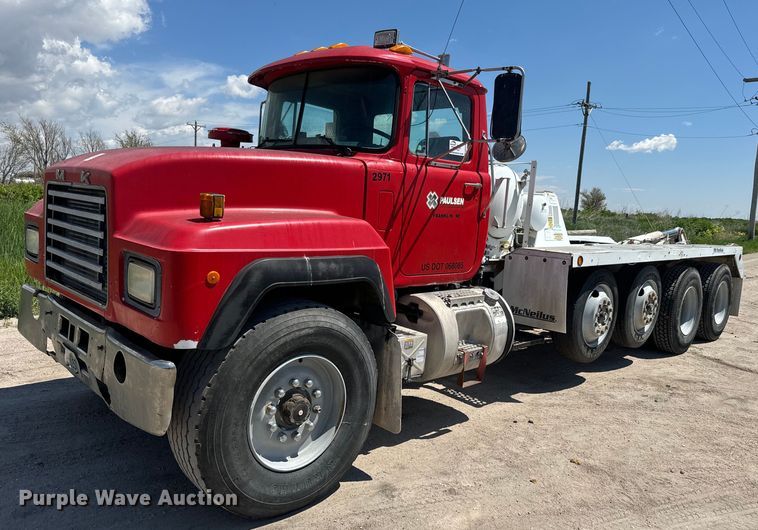 1995 Mack RD690S ready mix truck cab and chassis - DN3241