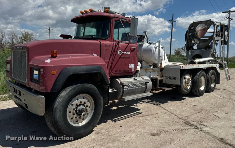 1998 Mack ready mix truck cab and chassis - DN3243