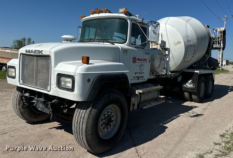 1995 Mack RD690S ready mix truck - DN3245