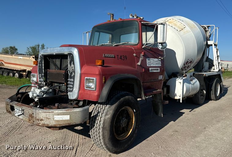 1989 Ford LT9000 ready mix truck - DN3247