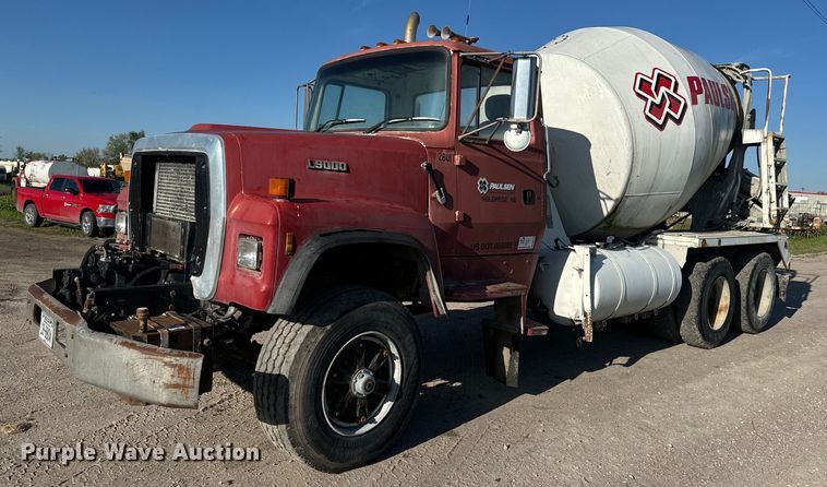1995 Ford LT8000 ready mix truck - DN3248