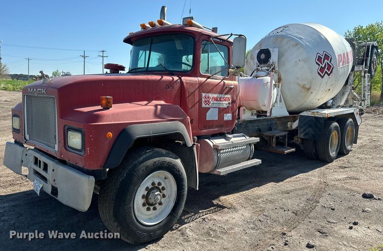 1995 Mack RD690S ready mix truck - DN3250