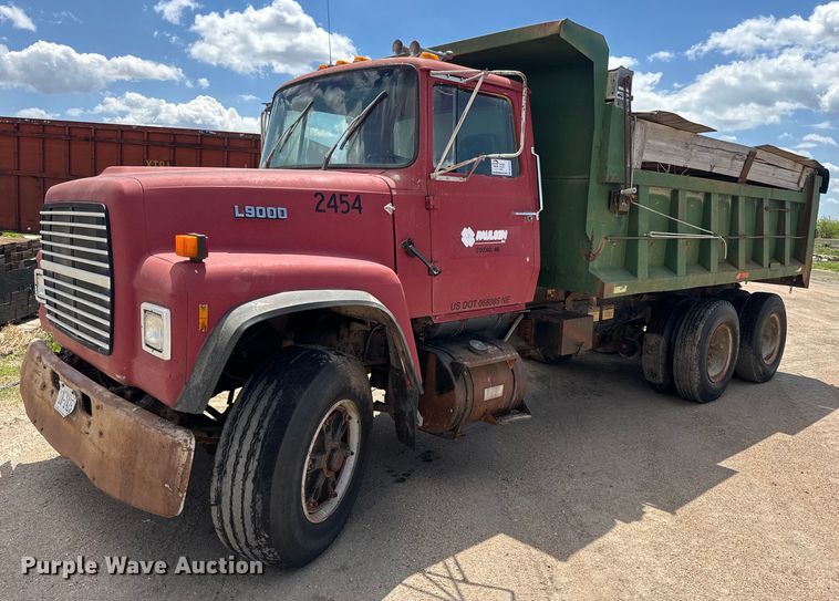 1989 Ford LT9000 dump truck - DN3254