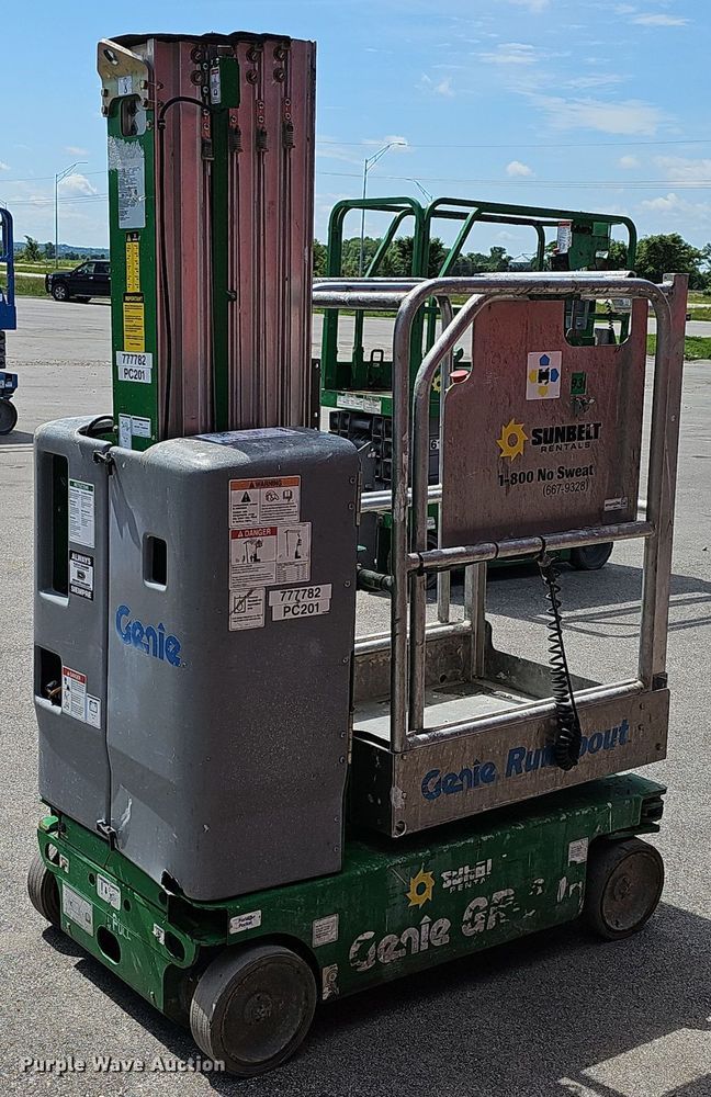 2015 Genie Runabout GR20 vertical lift - DP6451