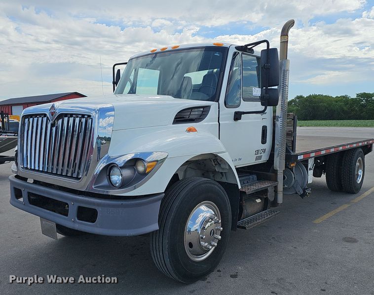 2010 International WorkStar 7300 flatbed truck - DP6452