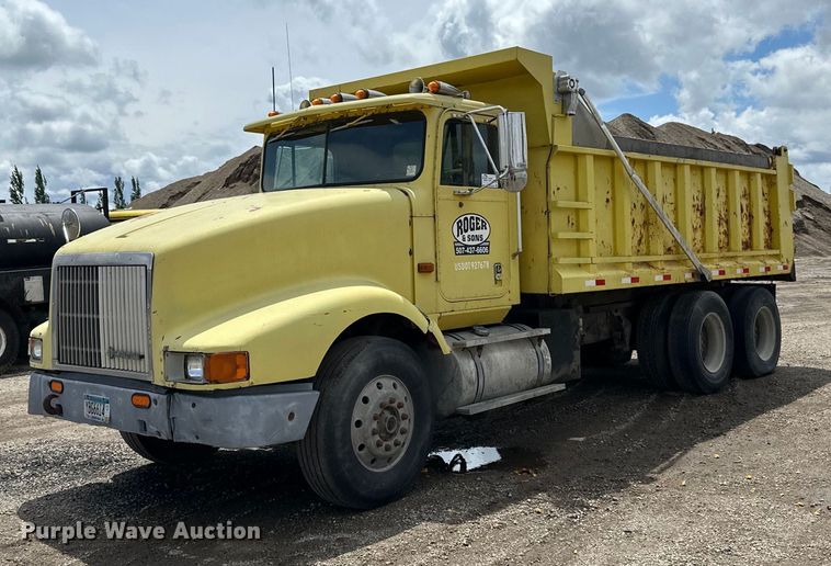 1992 International  9200 dump truck - DP8384