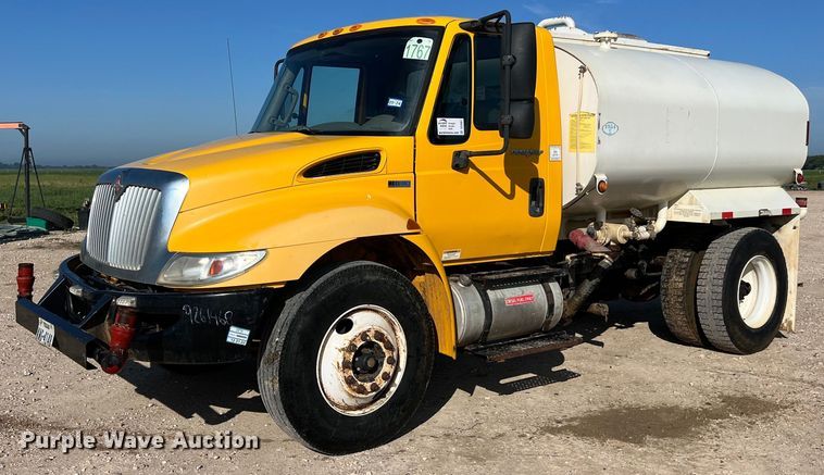 2013 International  DuraStar 4300  water truck - DS3067