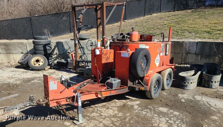 Crafco E-Z Pour pothole patcher - DS7286