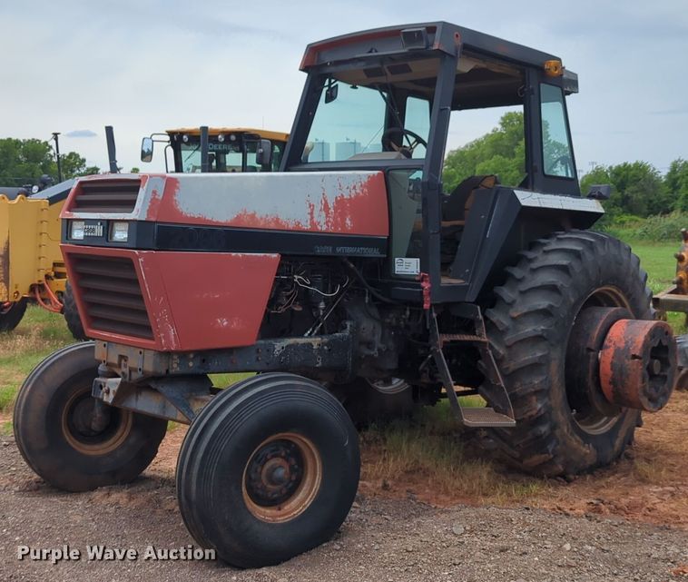 1989 Case IH 2096 tractor - DW5021