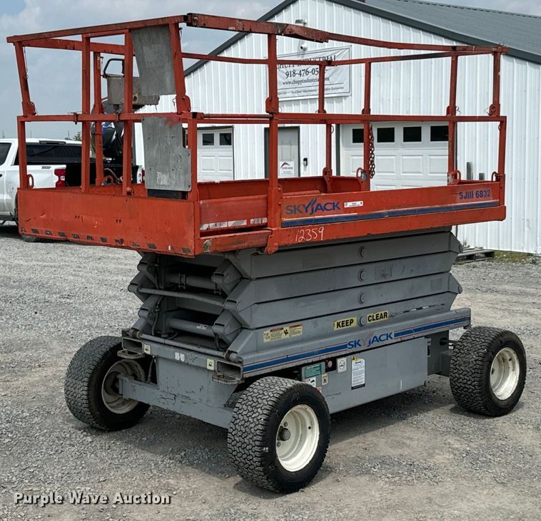 2006 SkyJack  SJIII 6832 scissor lift - DX0537
