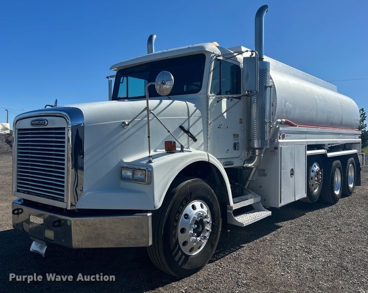 2004 Freightliner  fuel truck - EG1422