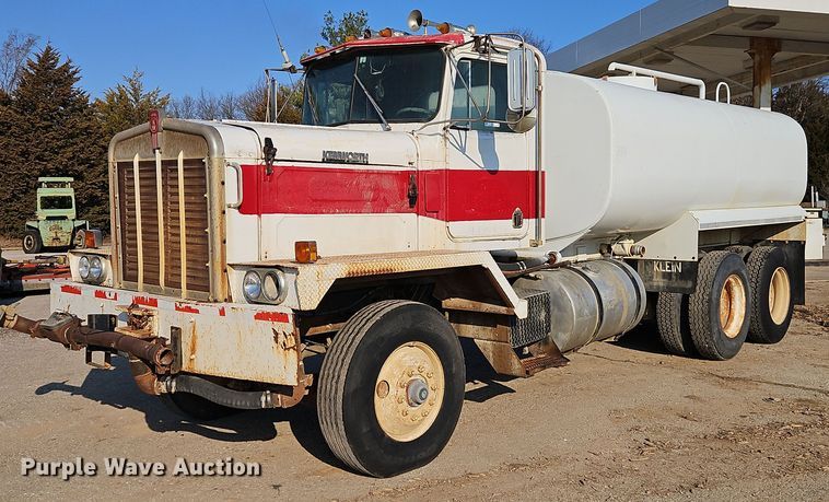 1974 Kenworth tank truck - EI3564