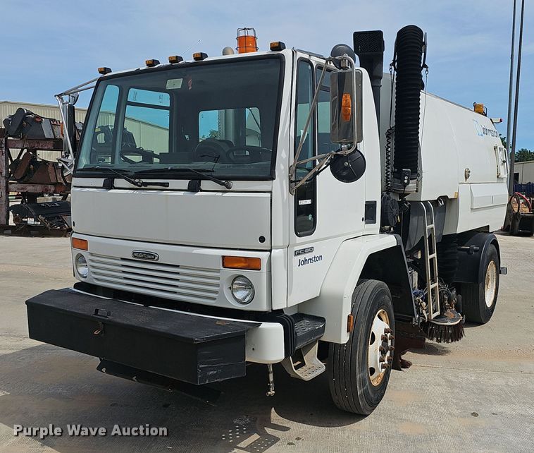 2006 Frieghtliner  FC80 street sweeper truck - EJ5529