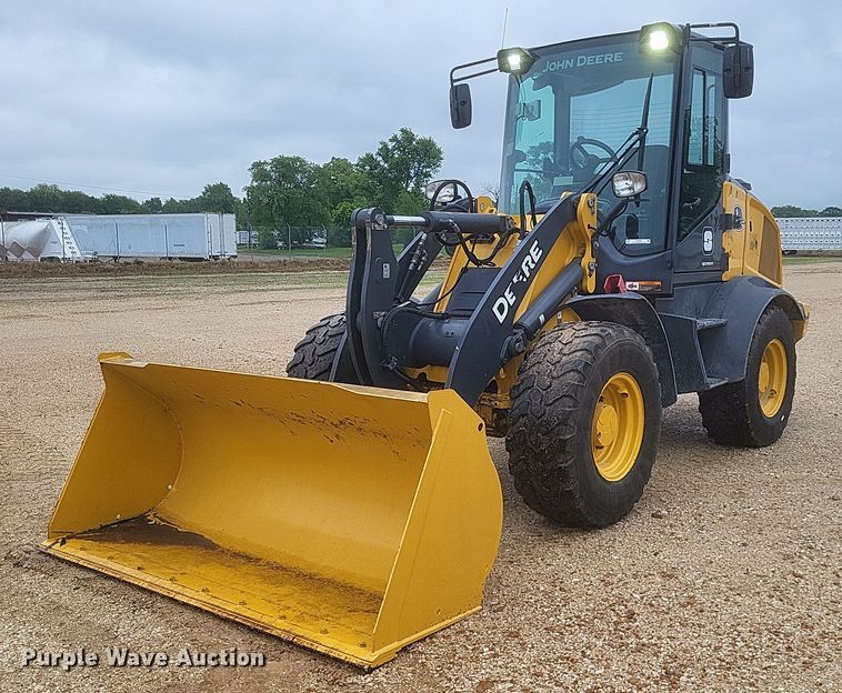 2022 John Deere  324L wheel loader - EJ7984