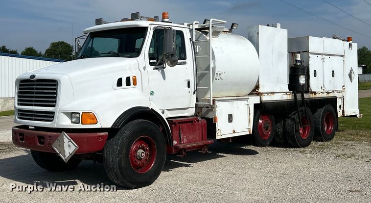 1998 Ford Louisville  utility / service truck - EK4689