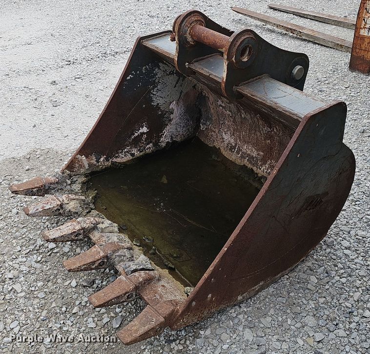 John Deere 856 36" W excavator bucket - IO9954