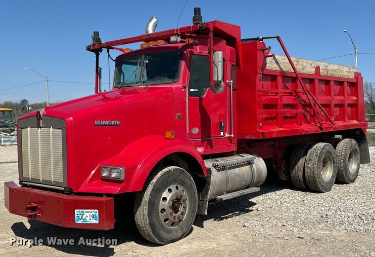 2010 Kenworth T800 dump truck - ND9064